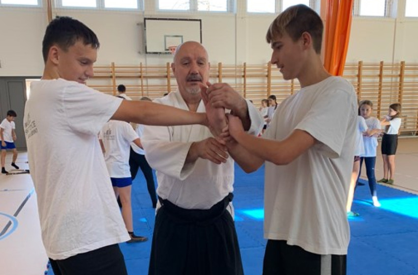 Az aikidóval ismerkedtek meg a Szent Vince Katolikus Gimnázium tanulói